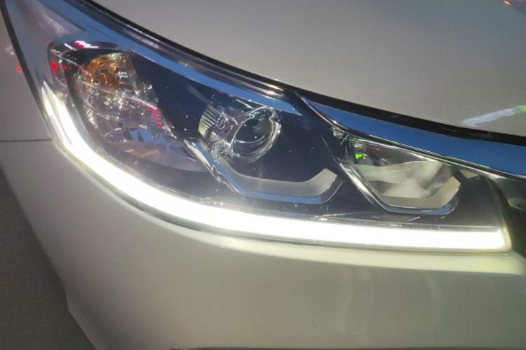 Used Honda Accord 2016 2.0L Comfort Edition Right Front Headlight