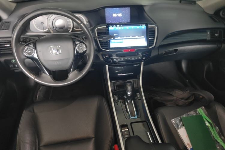 Used Honda Accord 2016 2.0L Luxury Edition Center Console