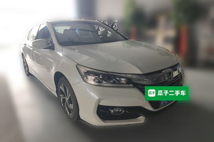 Used Honda Accord 2016 2.0L Luxury Edition Front Right 45 Deg