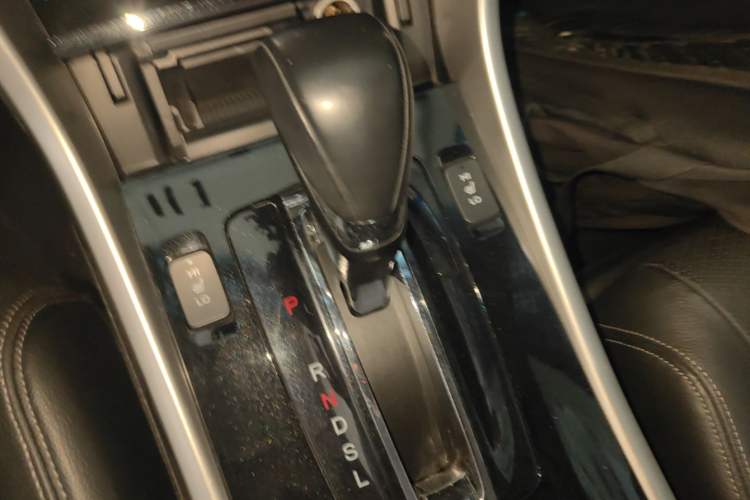 Used Honda Accord 2016 2.0L Luxury Edition Gear Lever