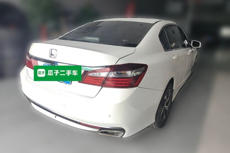 Used Honda Accord 2016 2.0L Luxury Edition Rear Right 45 Deg