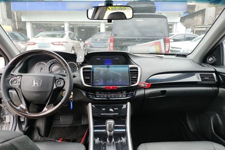 Used Honda Accord 2016 2.0L Luxury Edition Center Console