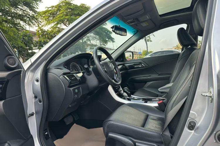 Used Honda Accord 2016 2.0L Elite Edition Interior 4