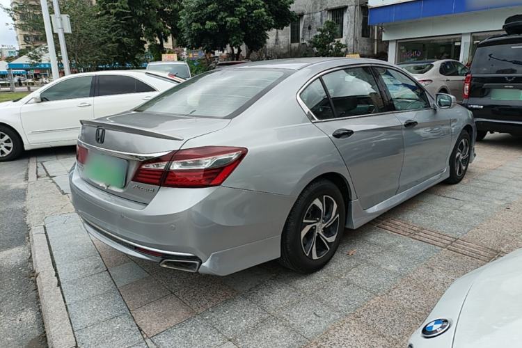 Used Honda Accord 2016 2.0L Luxury Edition Rear Right 45 Deg