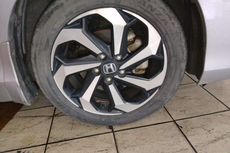 Used Honda Accord 2016 2.4L Comfort Edition Right Front Wheel Hub