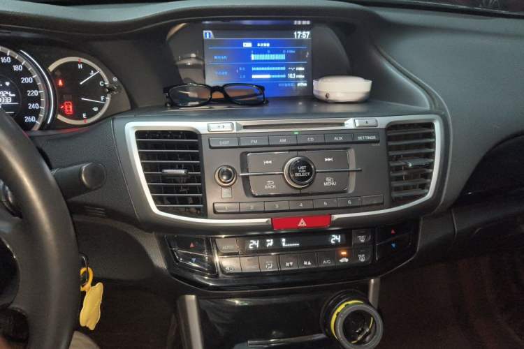 Used Honda Accord 2016 2.0L Elite Edition Audio And AC Panel