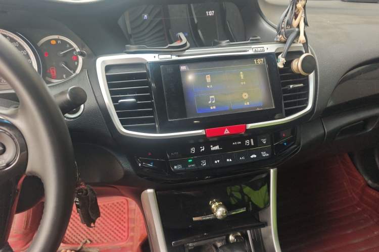 Used Honda Accord 2016 2.0L Luxury Edition Audio And AC Panel