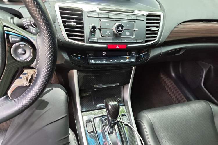 Used Honda Accord 2016 2.4L Comfort Edition Audio And AC Panel