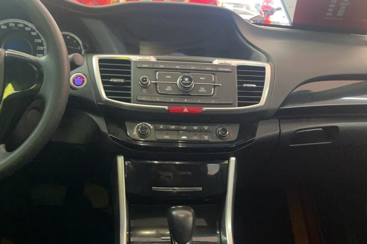Used Honda Accord 2016 2.0L Comfort Edition Audio And AC Panel