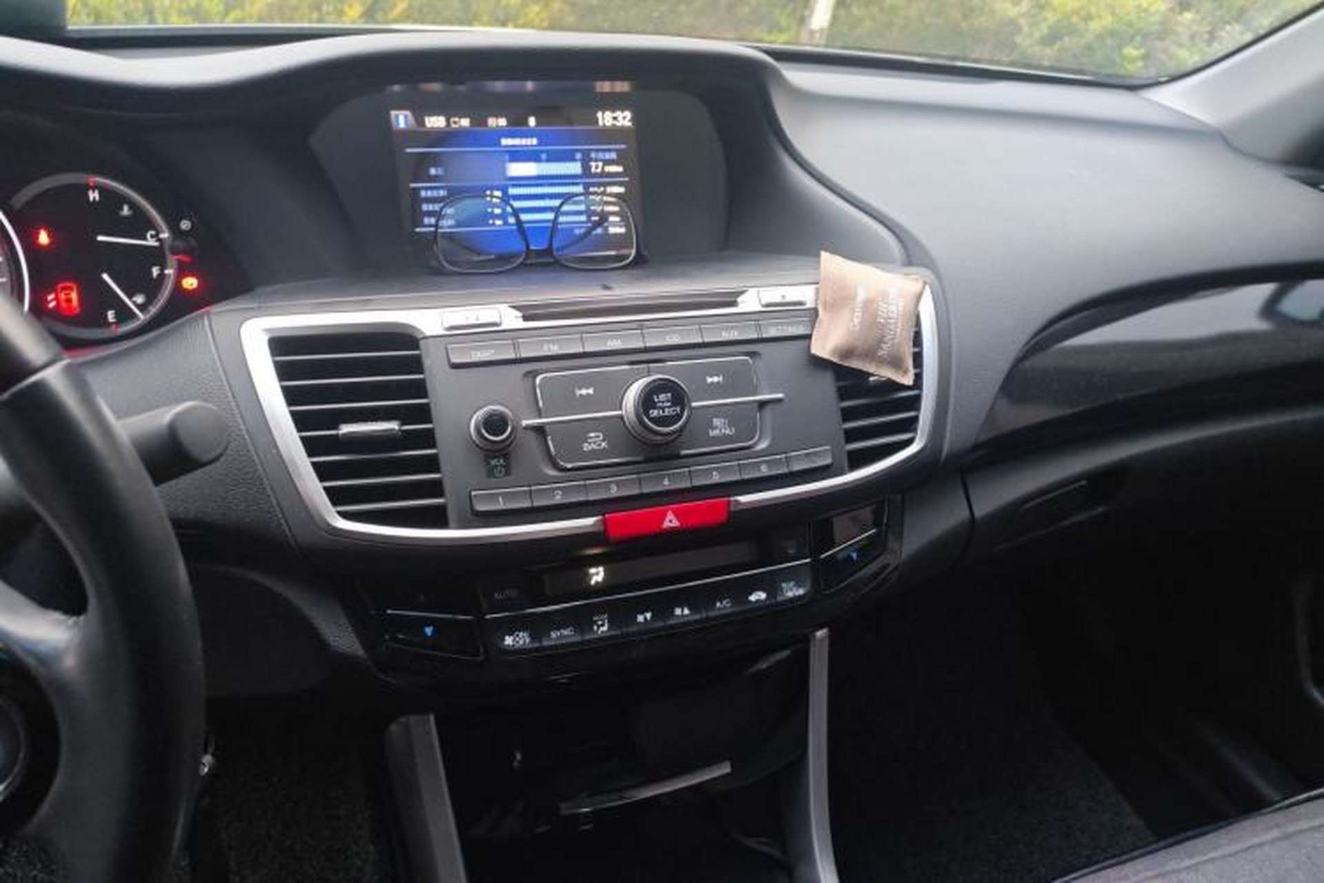 Used Honda Accord 2016 2.0L Luxury Edition Audio And AC Panel