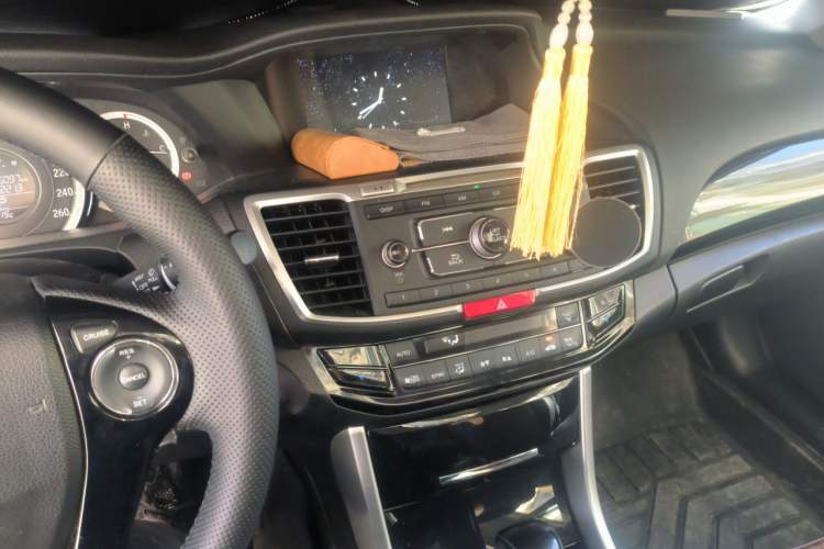 Used Honda Accord 2016 2.0L Luxury Edition Audio And AC Panel