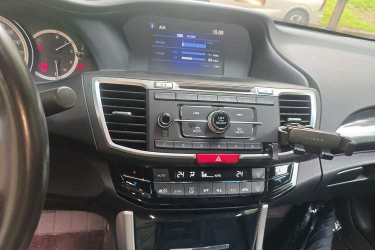 Used Honda Accord 2016 2.0L Elite Edition Audio And AC Panel