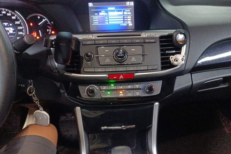 Used Honda Accord 2016 2.0L Comfort Edition Audio And AC Panel