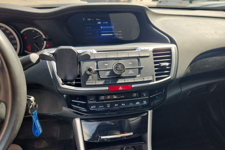 Used Honda Accord 2016 2.0L Elite Edition Audio And AC Panel