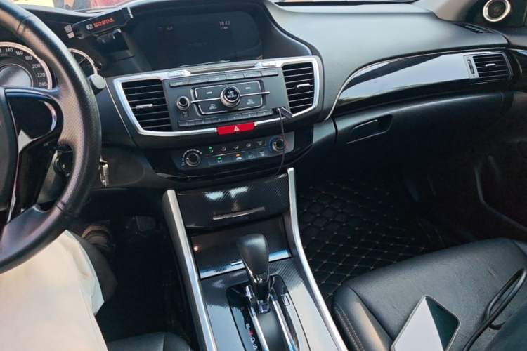 Used Honda Accord 2016 2.0L Comfort Edition Audio And AC Panel