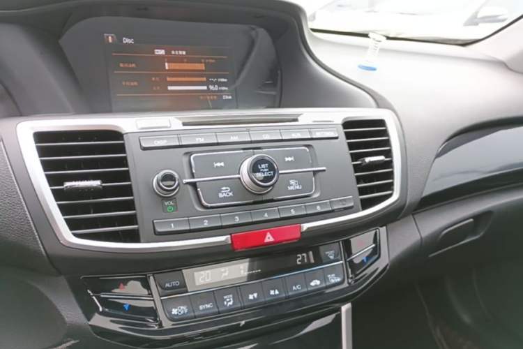 Used Honda Accord 2016 2.0L Luxury Edition Audio And AC Panel