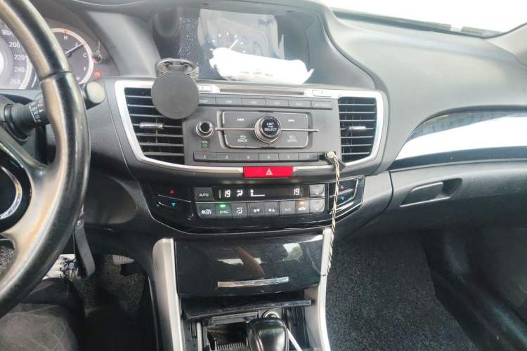 Used Honda Accord 2016 2.0L Elite Edition Audio And AC Panel