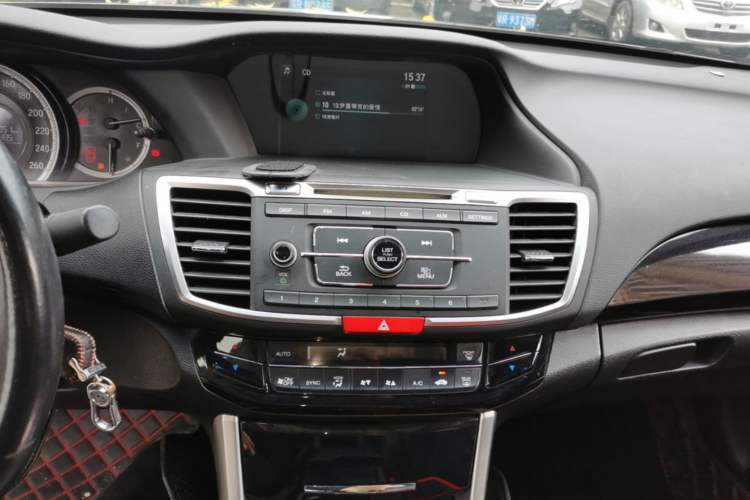 Used Honda Accord 2016 2.0L Elite Edition Audio And AC Panel