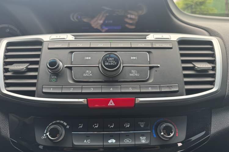 Used Honda Accord 2016 2.0L Comfort Edition Audio And AC Panel