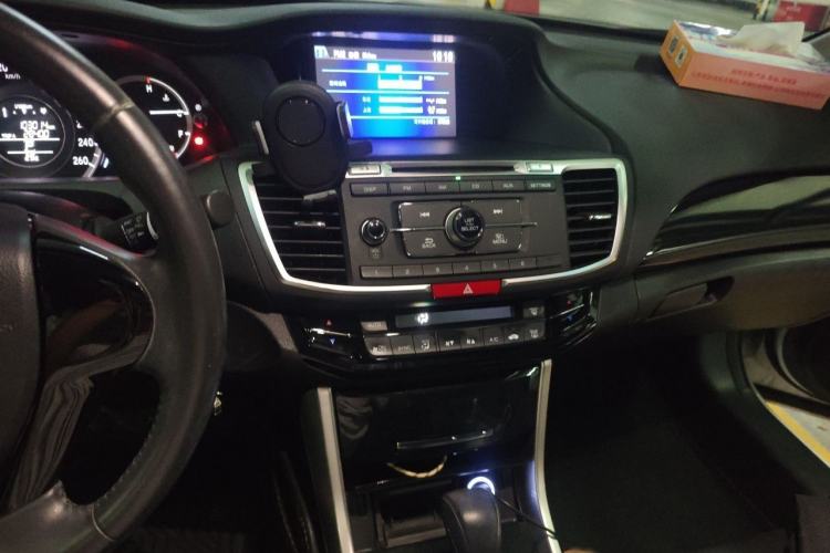 Used Honda Accord 2016 2.0L Elite Edition Audio And AC Panel