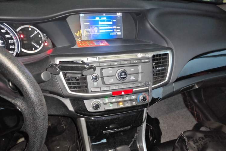 Used Honda Accord 2016 2.0L Comfort Edition Audio And AC Panel