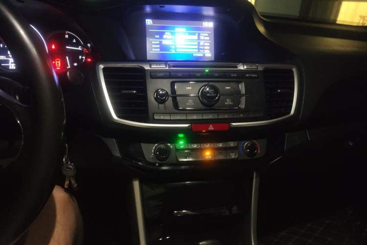 Used Honda Accord 2016 2.0L Comfort Edition Audio And AC Panel