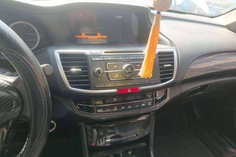Used Honda Accord 2016 2.0L Elite Edition Audio And AC Panel