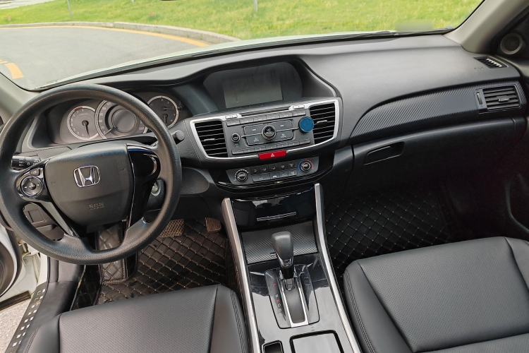 Used Honda Accord 2016 2.0L Comfort Edition Audio And AC Panel