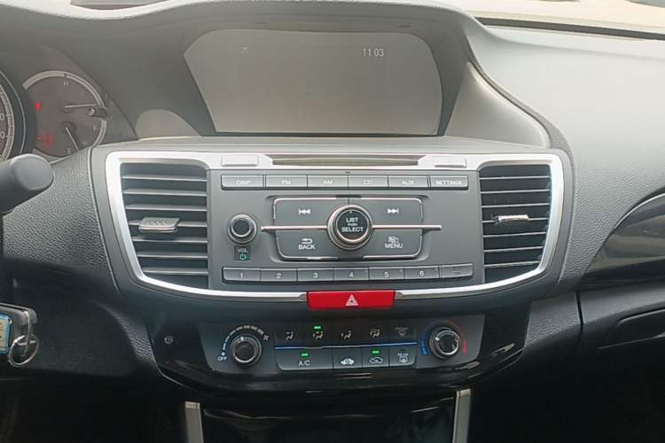 Used Honda Accord 2016 2.0L Comfort Edition Audio And AC Panel