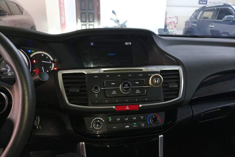 Used Honda Accord 2016 2.0L Comfort Edition Audio And AC Panel
