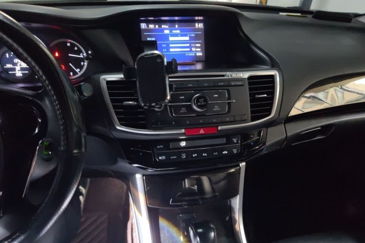 Used Honda Accord 2016 2.0L Elite Edition Audio And AC Panel