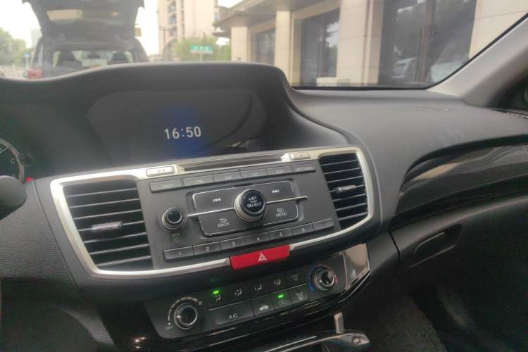 Used Honda Accord 2016 2.0L Comfort Edition Audio And AC Panel