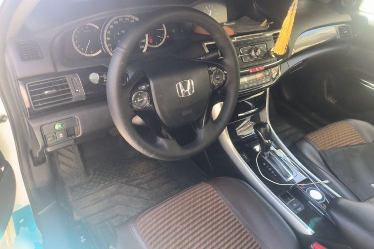Used Honda Accord 2016 2.0L Luxury Edition Center Console