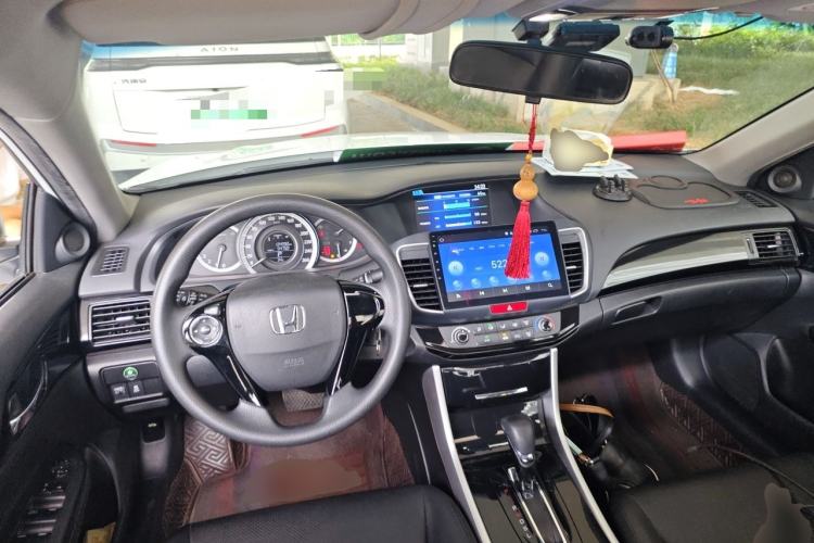 Used Honda Accord 2016 2.0L Comfort Edition Center Console