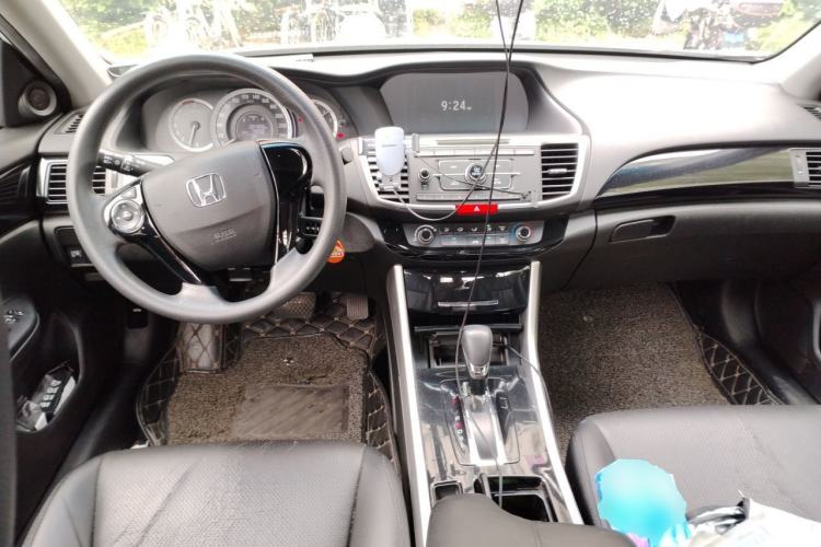 Used Honda Accord 2016 2.0L Comfort Edition Center Console