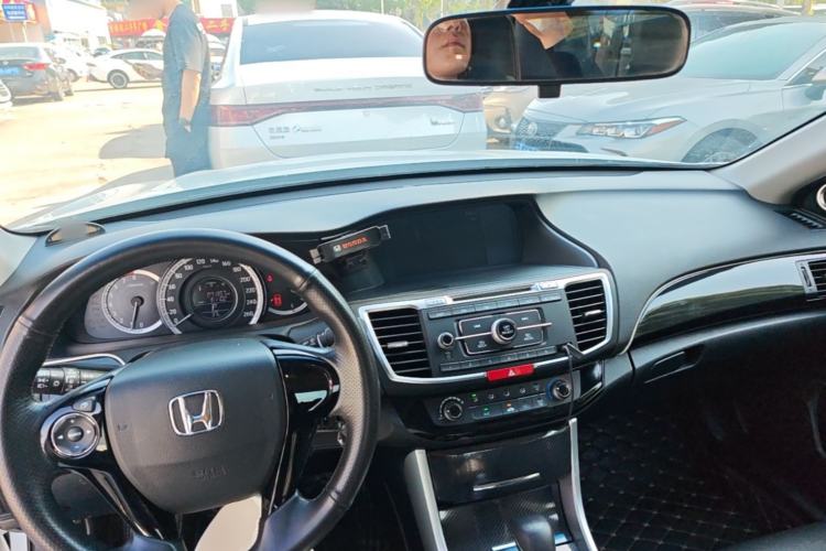 Used Honda Accord 2016 2.0L Comfort Edition Center Console