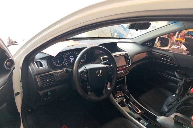 Used Honda Accord 2016 2.4L Luxury Edition Center Console