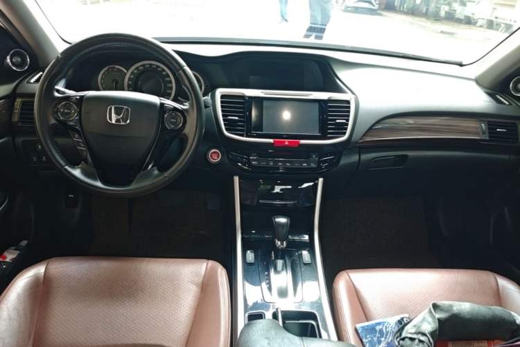 Used Honda Accord 2016 2.4L Luxury Edition Center Console