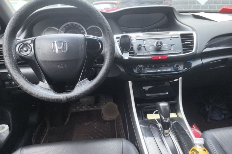 Used Honda Accord 2016 2.0L Comfort Edition Center Console
