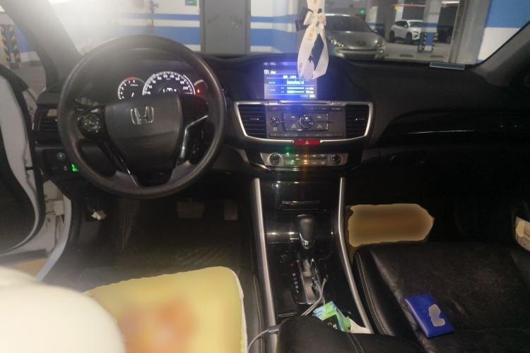 Used Honda Accord 2016 2.0L Comfort Edition Center Console
