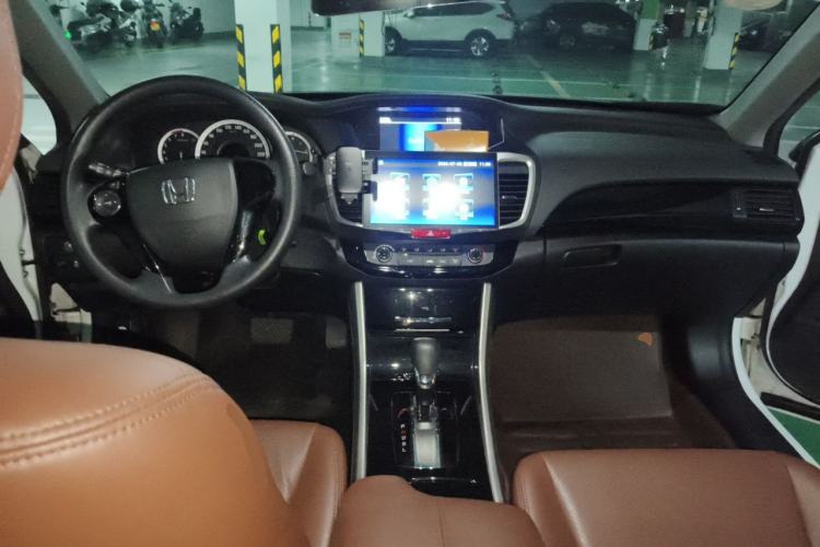 Used Honda Accord 2016 2.0L Comfort Edition Center Console