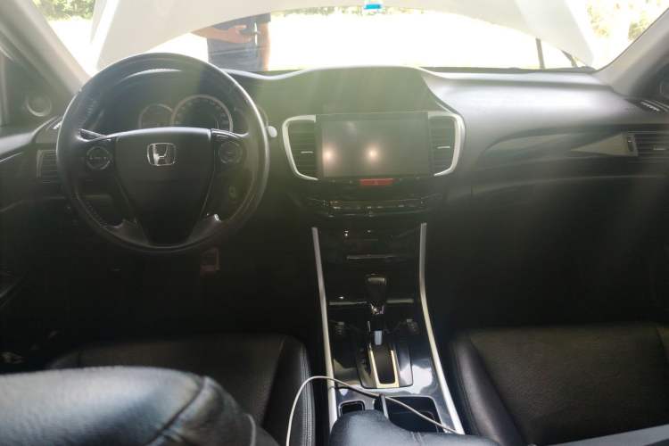 Used Honda Accord 2016 2.0L Luxury Edition Center Console