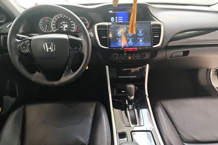 Used Honda Accord 2016 2.0L Comfort Edition Center Console
