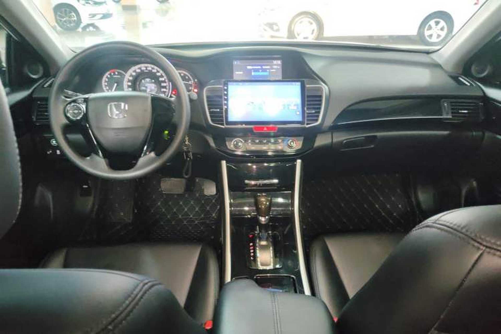 Used Honda Accord 2016 2.0L Comfort Edition Center Console