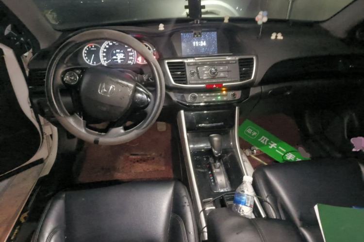 Used Honda Accord 2016 2.0L Comfort Edition Center Console