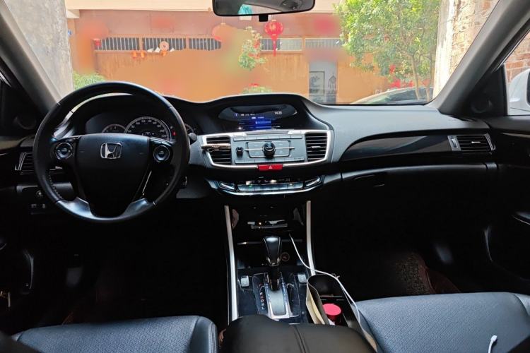 Used Honda Accord 2016 2.0L Luxury Edition Center Console