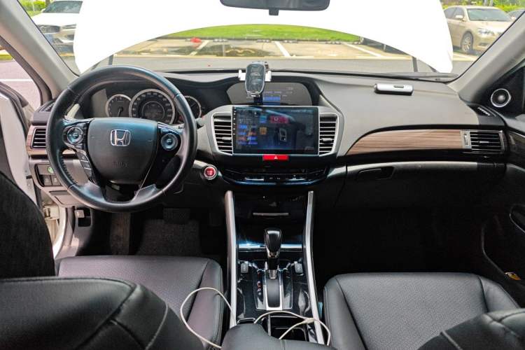 Used Honda Accord 2016 2.4L Luxury Edition Center Console