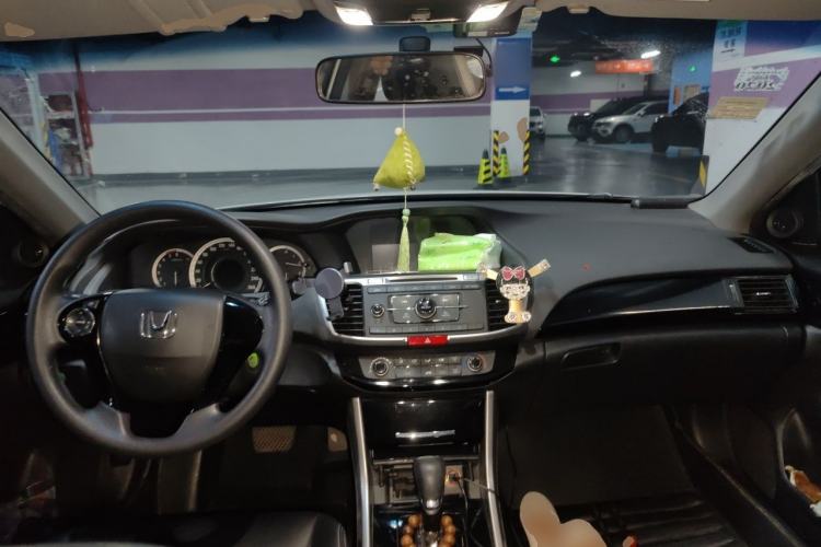 Used Honda Accord 2016 2.0L Comfort Edition Center Console