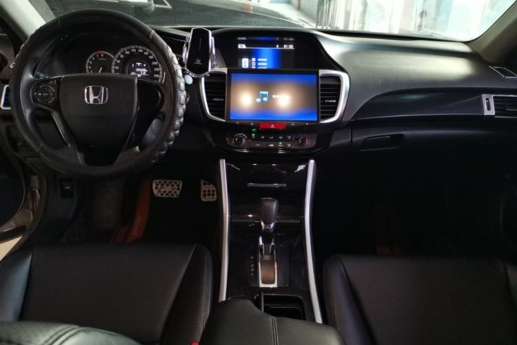 Used Honda Accord 2016 2.0L Comfort Edition Center Console