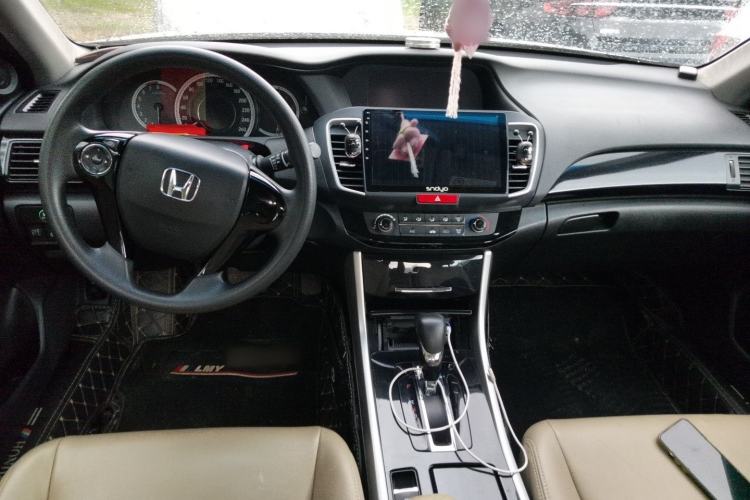 Used Honda Accord 2016 2.0L Comfort Edition Center Console